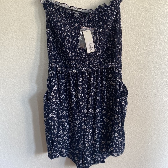 NEW WITH TAG! Navy Floral Print Romper - Picture 4 of 6